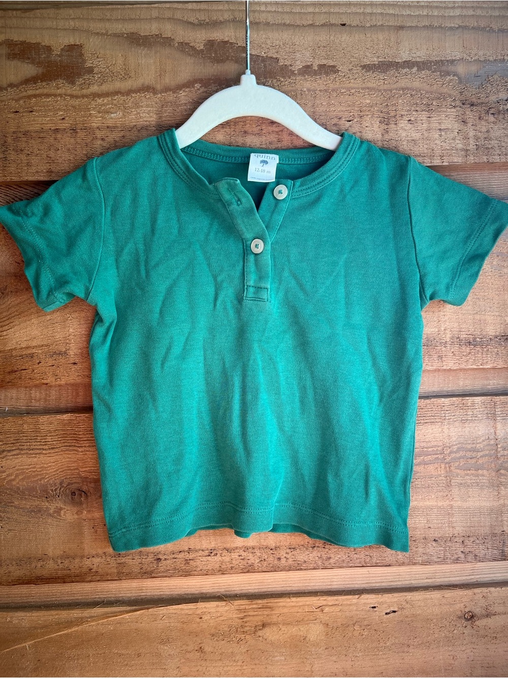 KATE QUINN - Green Organic Cotton Short Sleeve Henley Tee Shirt